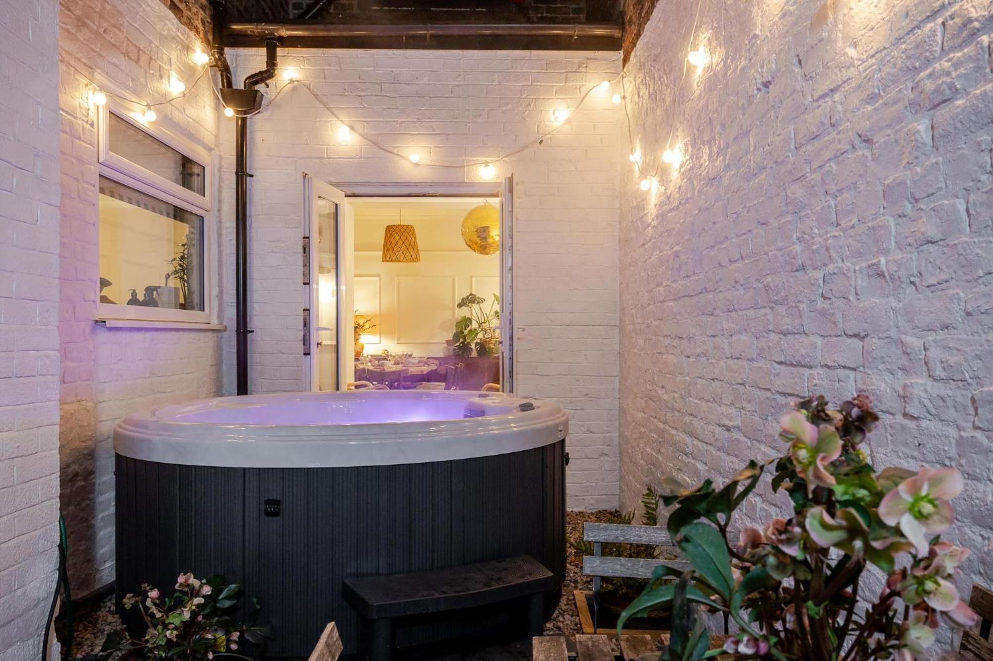 Rose - Hot Tub - Town Centre Location Scarborough