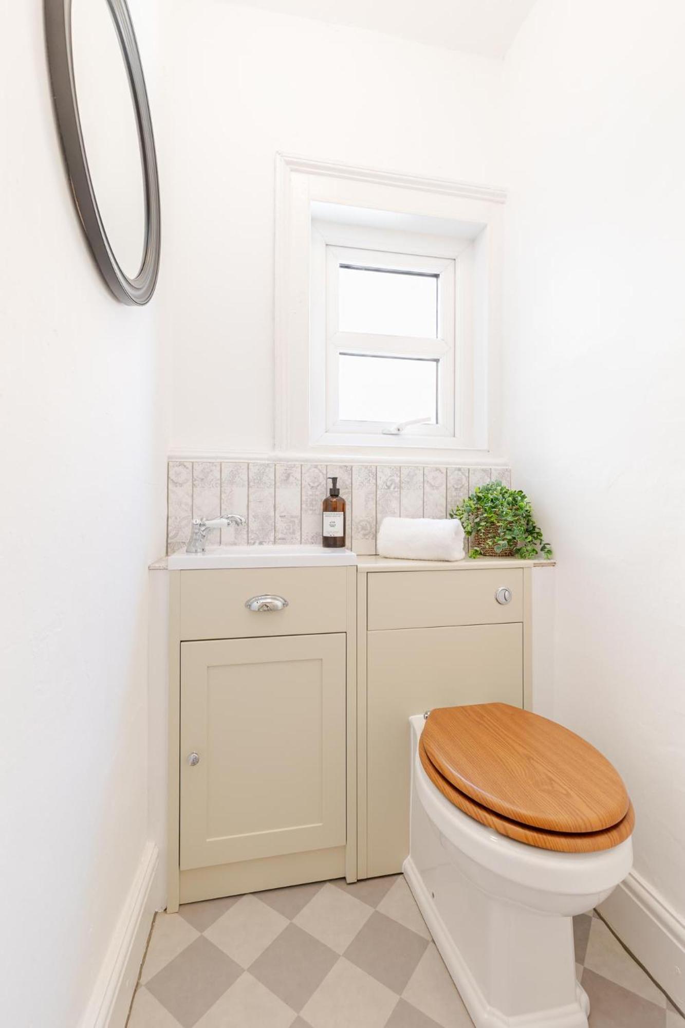 Rose - Hot Tub - Town Centre Location Holiday home